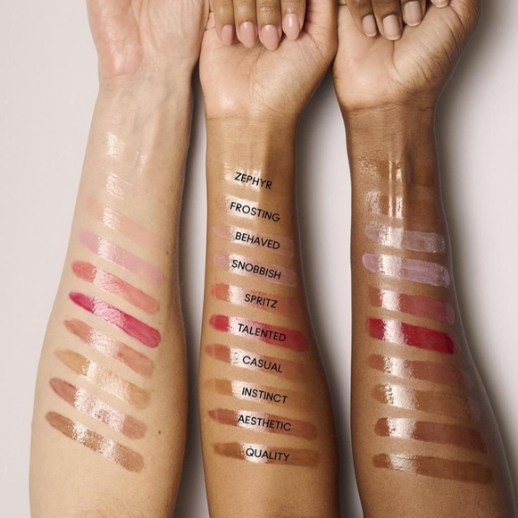 MAC Cosmetics Lipglass in Vibrant Red - Picture 4 of 13